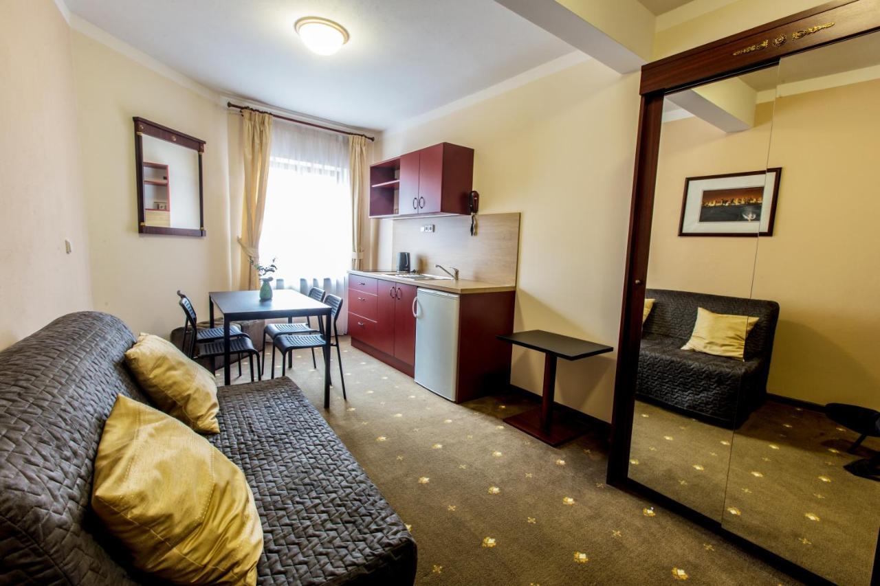 Hotel & Apartments U Cerneho Orla Třebíč Eksteriør billede