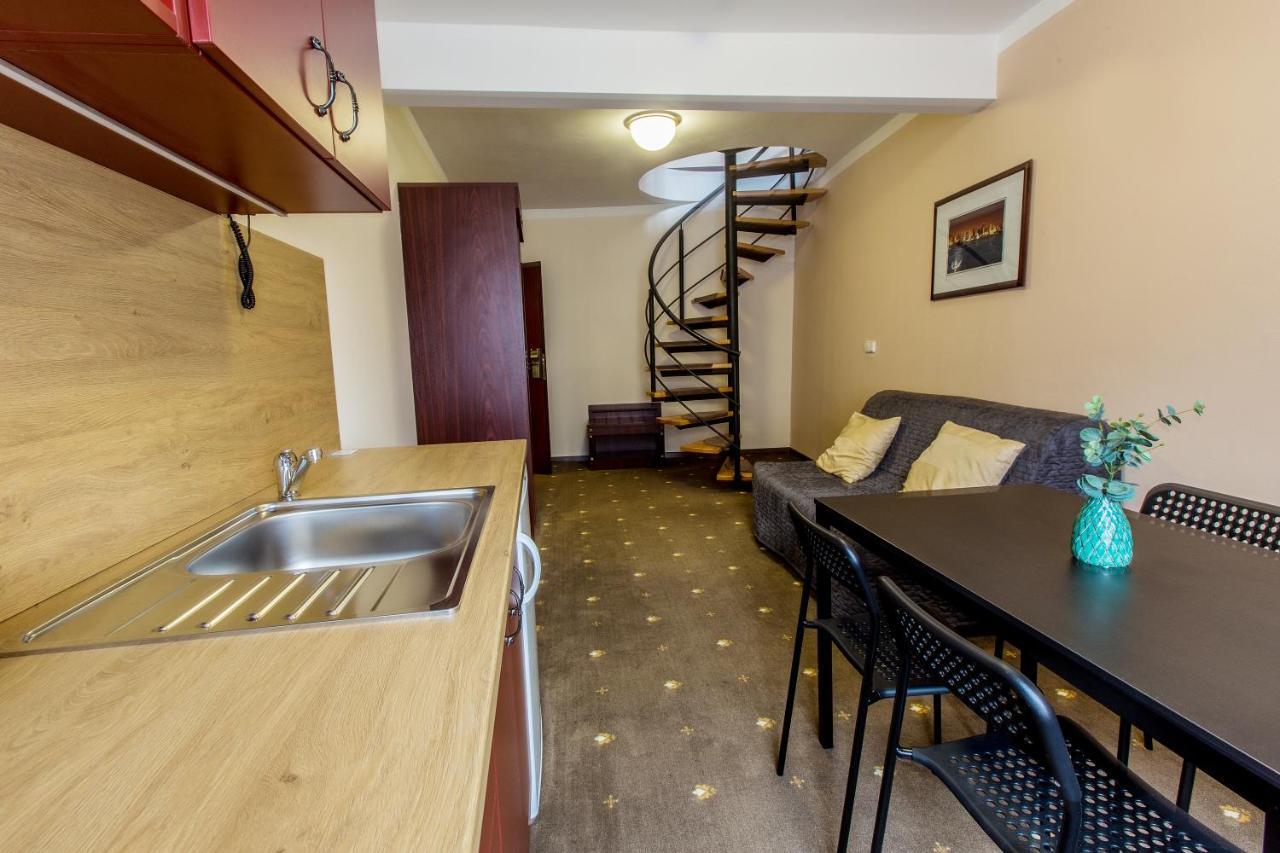 Hotel & Apartments U Cerneho Orla Třebíč Eksteriør billede