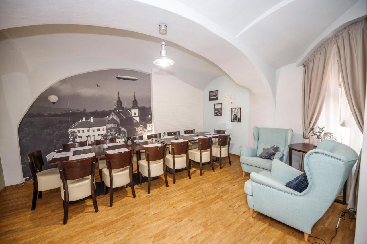 Hotel & Apartments U Cerneho Orla Třebíč Eksteriør billede