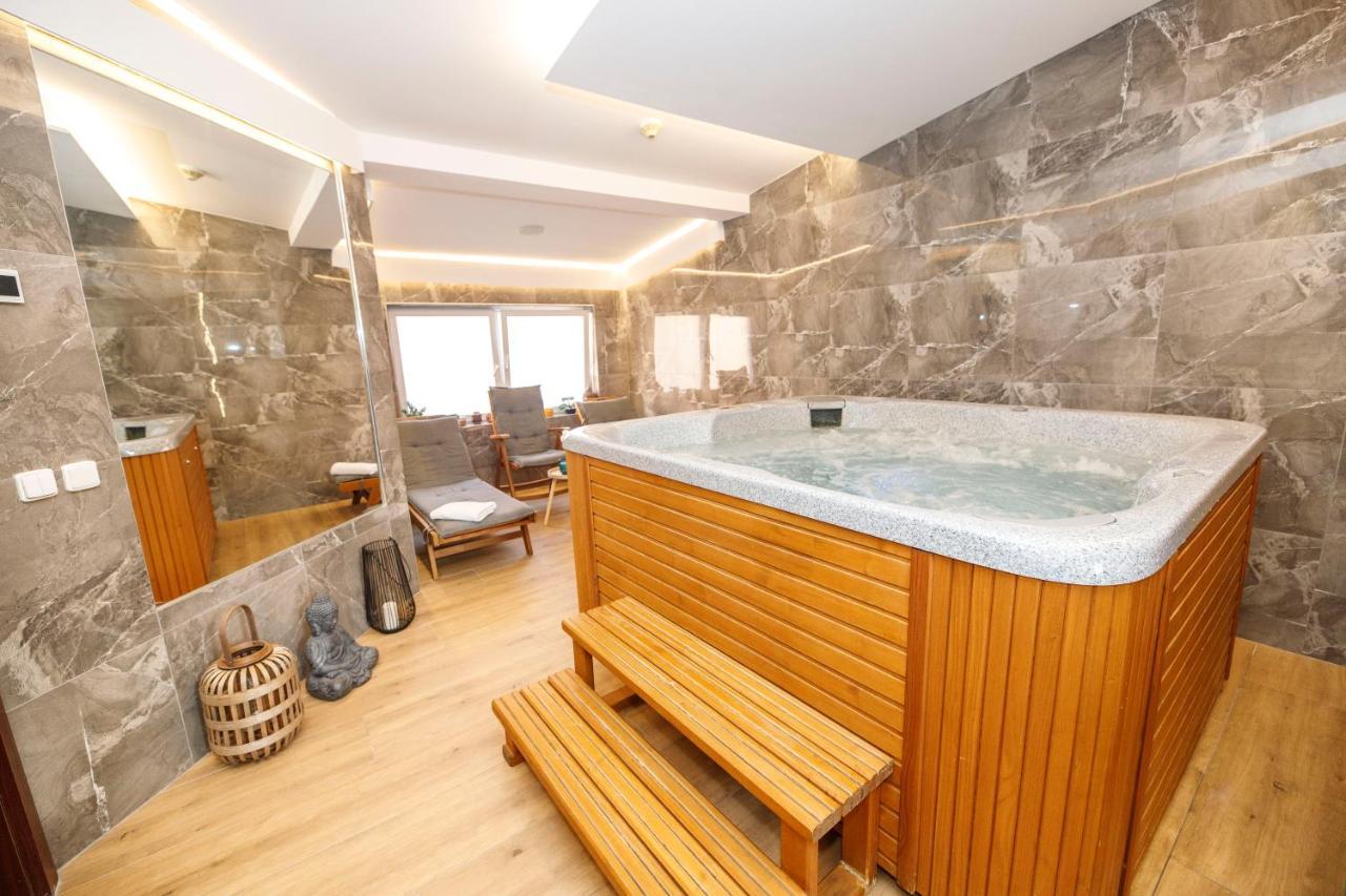 Hotel & Apartments U Cerneho Orla Třebíč Eksteriør billede