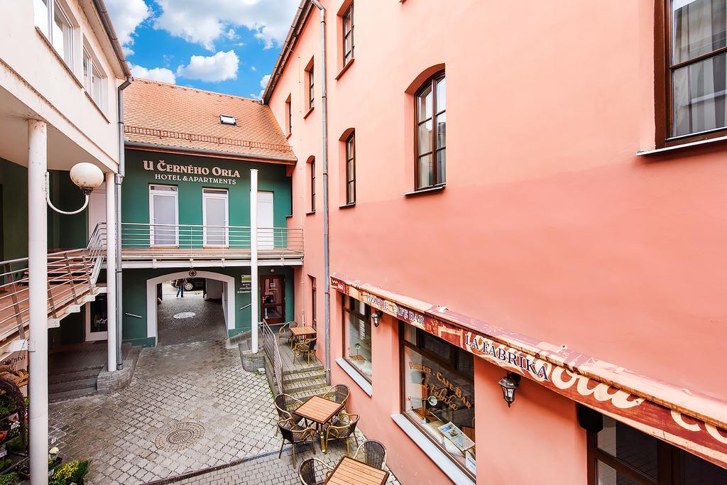 Hotel & Apartments U Cerneho Orla Třebíč Eksteriør billede