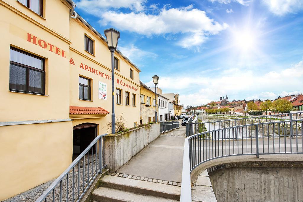 Hotel & Apartments U Cerneho Orla Třebíč Eksteriør billede