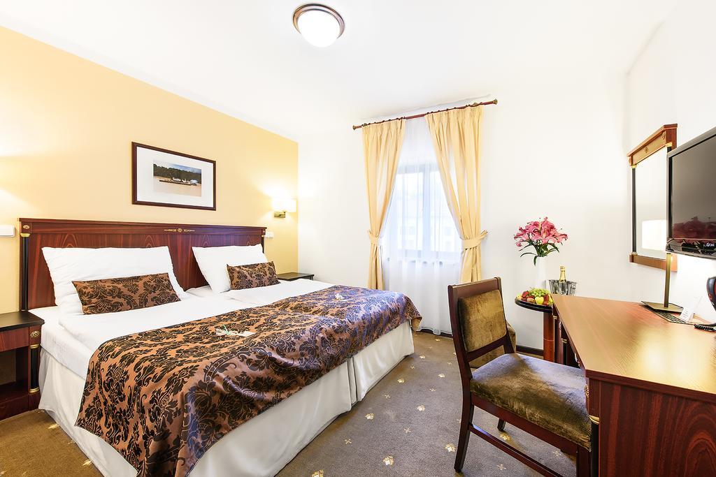 Hotel & Apartments U Cerneho Orla Třebíč Eksteriør billede