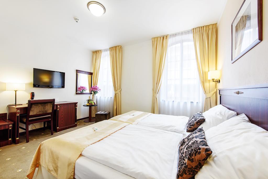 Hotel & Apartments U Cerneho Orla Třebíč Eksteriør billede
