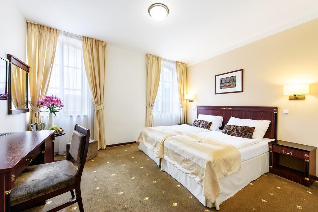 Hotel & Apartments U Cerneho Orla Třebíč Eksteriør billede