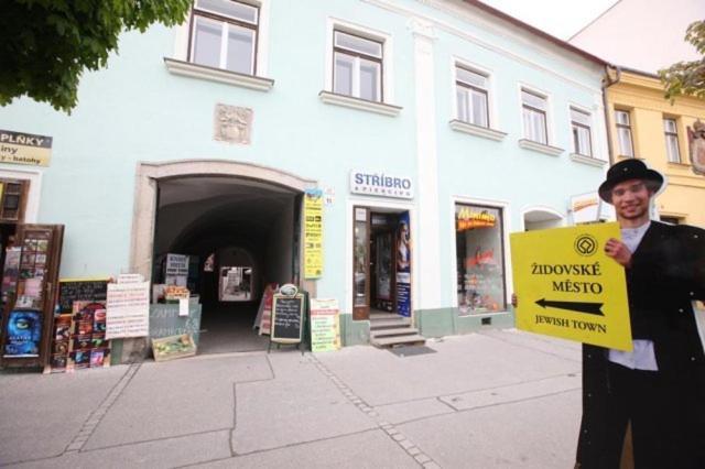 Hotel & Apartments U Cerneho Orla Třebíč Eksteriør billede